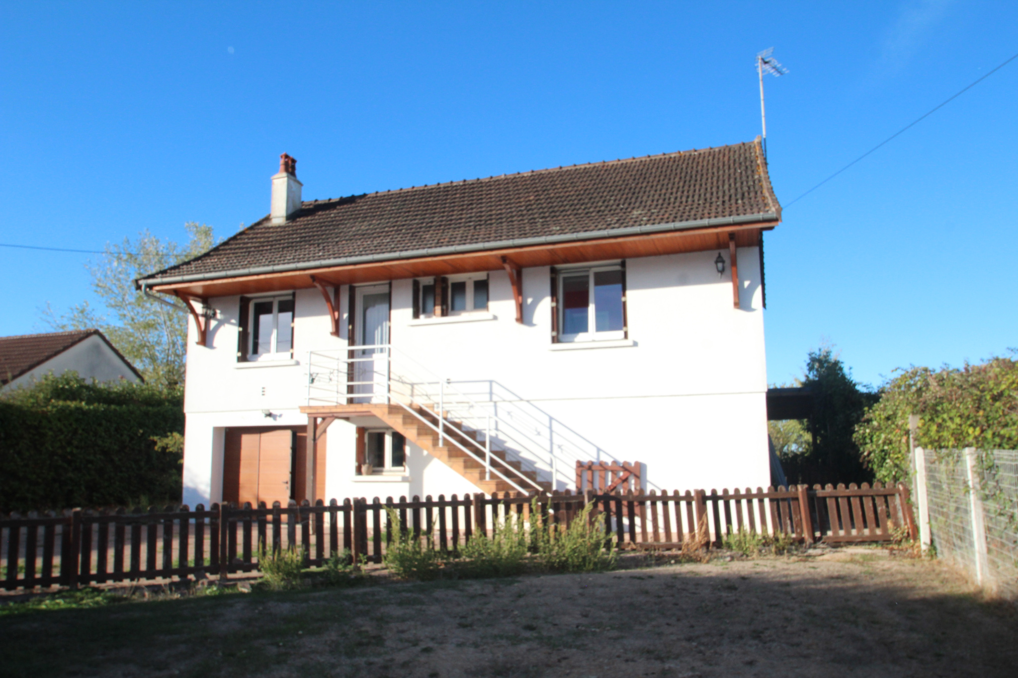 A DEVAY, maison sur sous-sol, 4 chambres