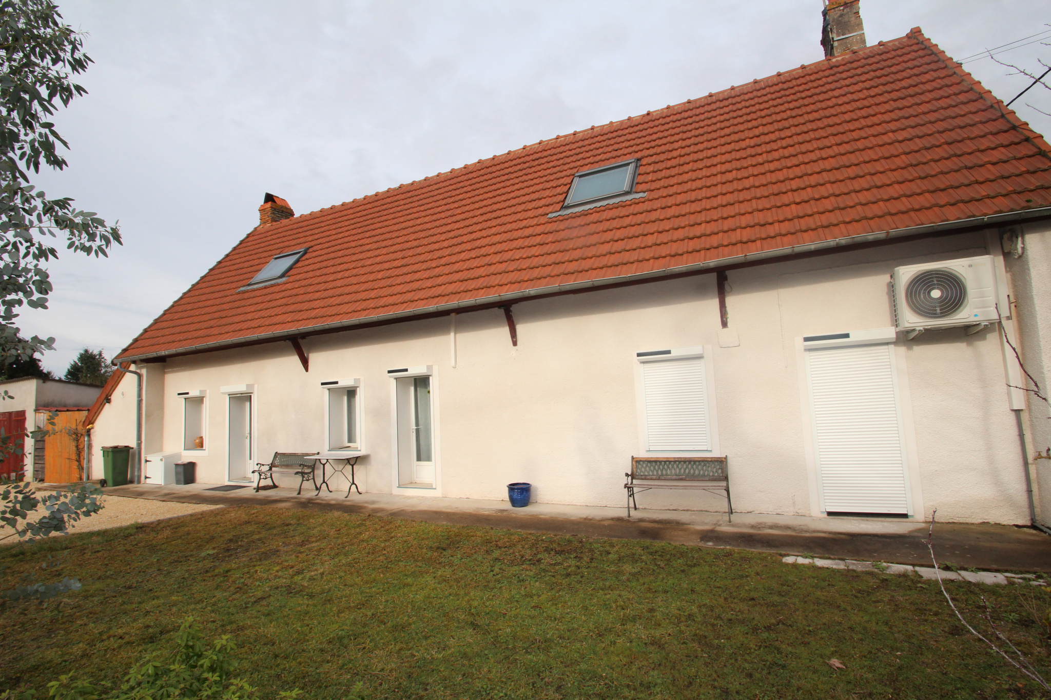 Sur l'axe Decize - Bourbon Lancy, maison d'habitation style